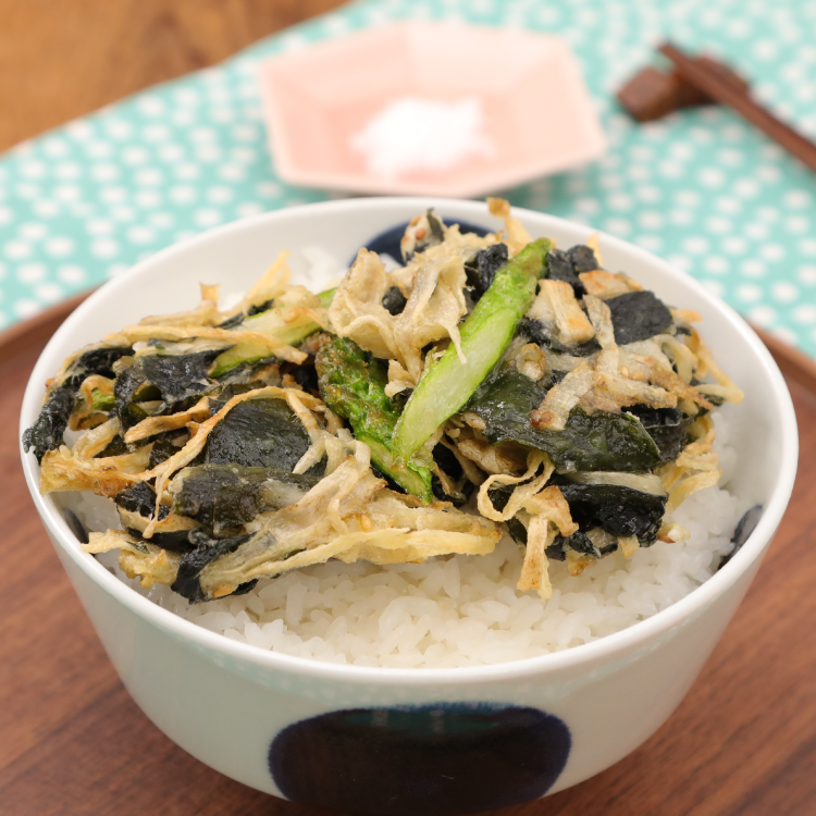 春の味わい♪わかめのかき揚げ丼