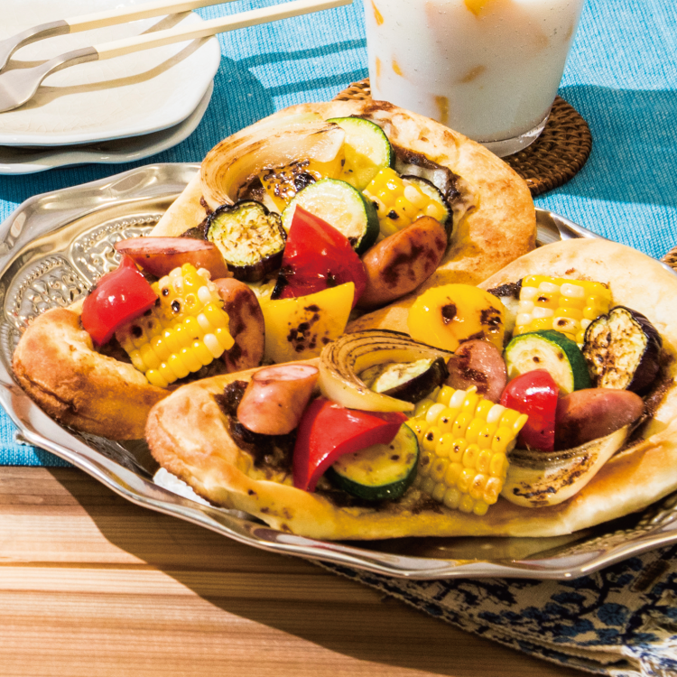 夏野菜のカラフルカレーナンピザ
