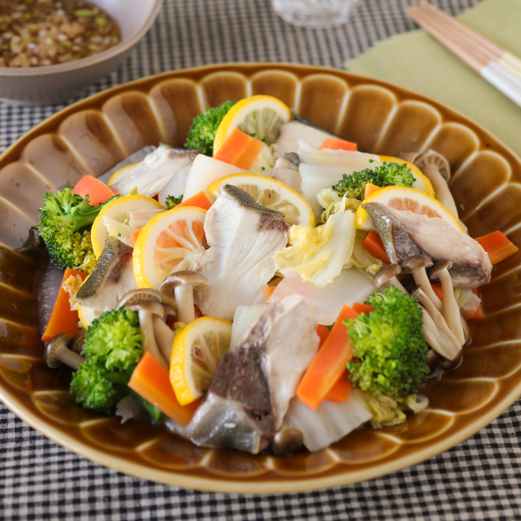 ぶりと白菜の彩りレモン蒸し