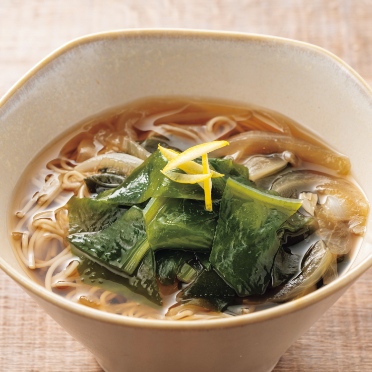 生わかめと新玉ねぎのにゅうめん