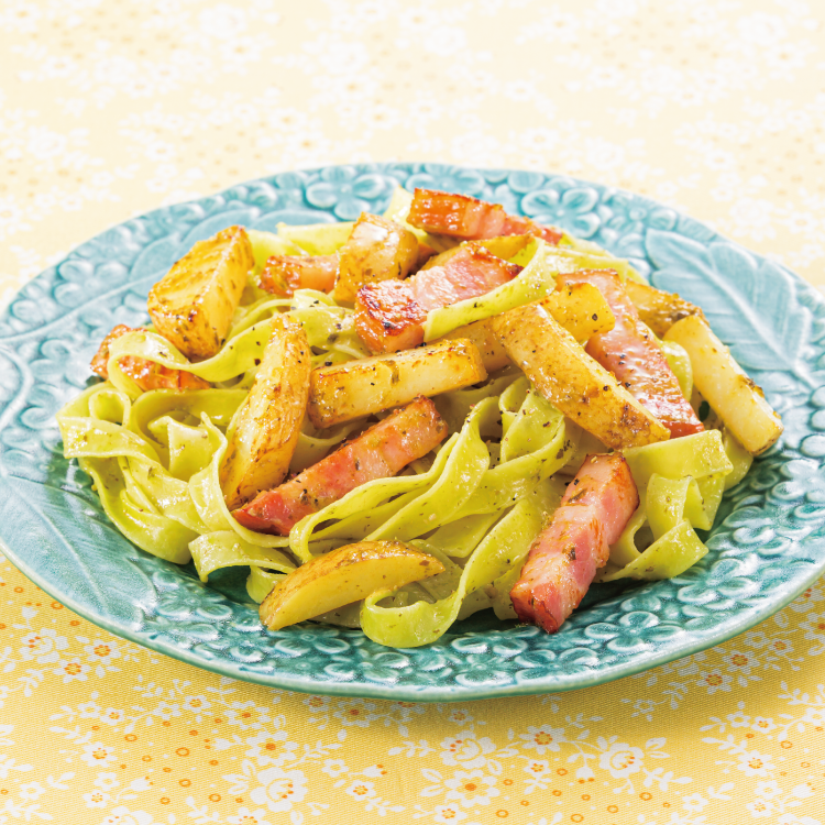 新じゃがとベーコンのジェノバ風パスタ